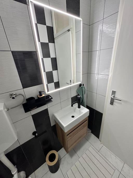Beautiful Fully Renovated Apartment By The Sea, Large Balcony With Enchanting Views Neum Ngoại thất bức ảnh