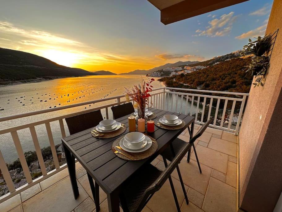 Beautiful Fully Renovated Apartment By The Sea, Large Balcony With Enchanting Views Neum Ngoại thất bức ảnh